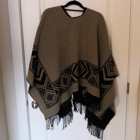 Reversible Shawl - Picture 4 of 4